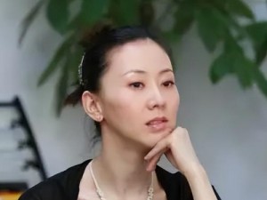 汤芳最大胆挑战人体工学的极限，舒适与支撑并存